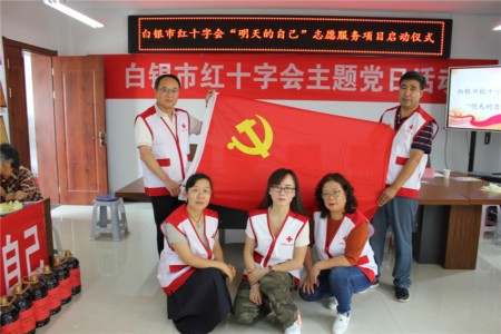 2.党员合影.jpg