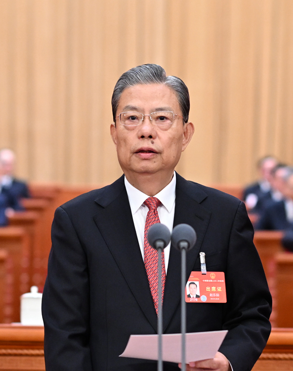 2.赵乐际主持开幕会.jpg