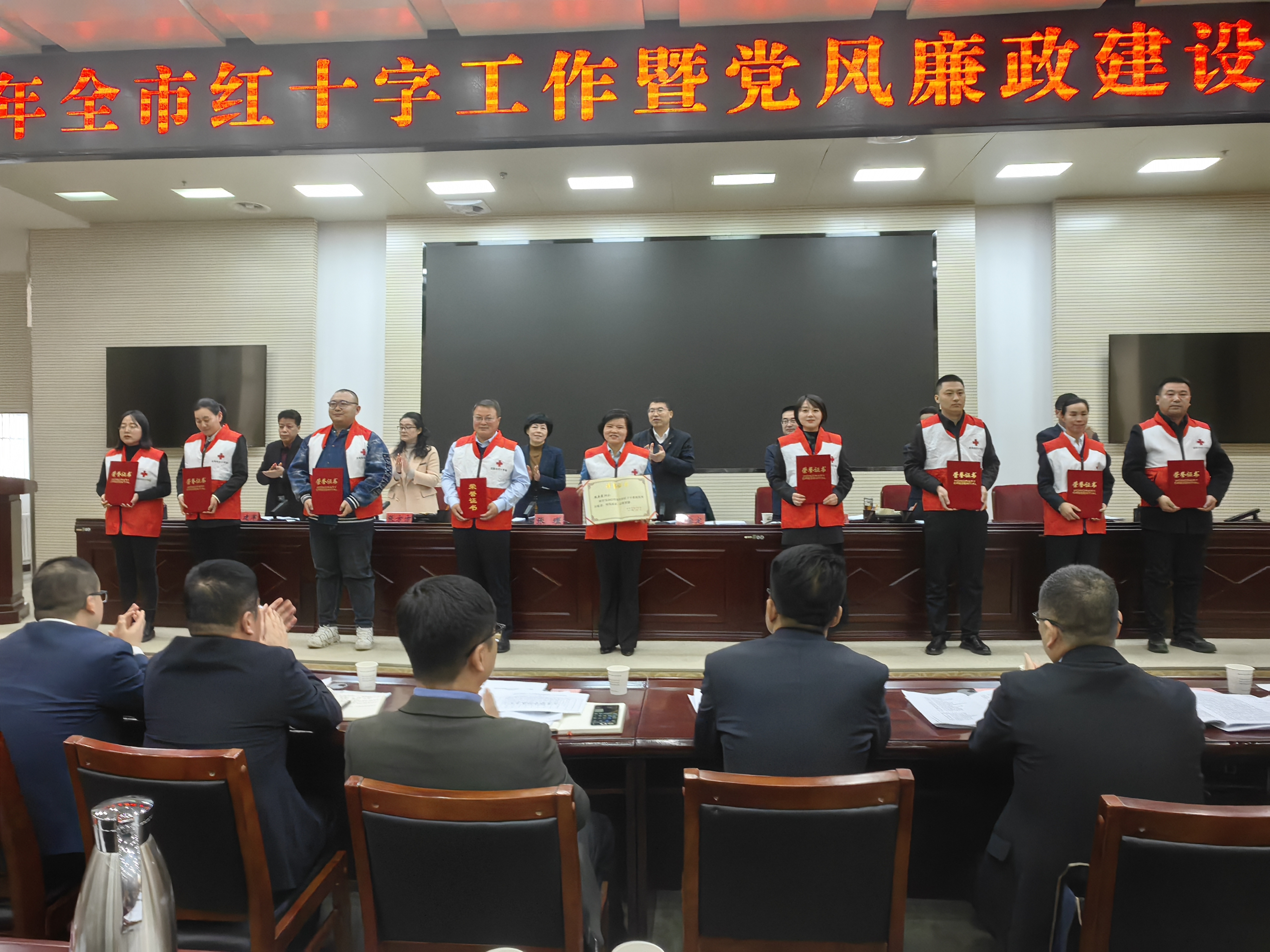 优秀志愿者颁奖.jpg