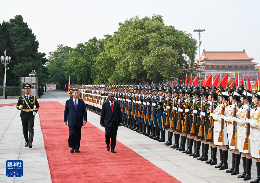26.1.习近平同几内亚比绍总统恩巴洛会谈.jpg