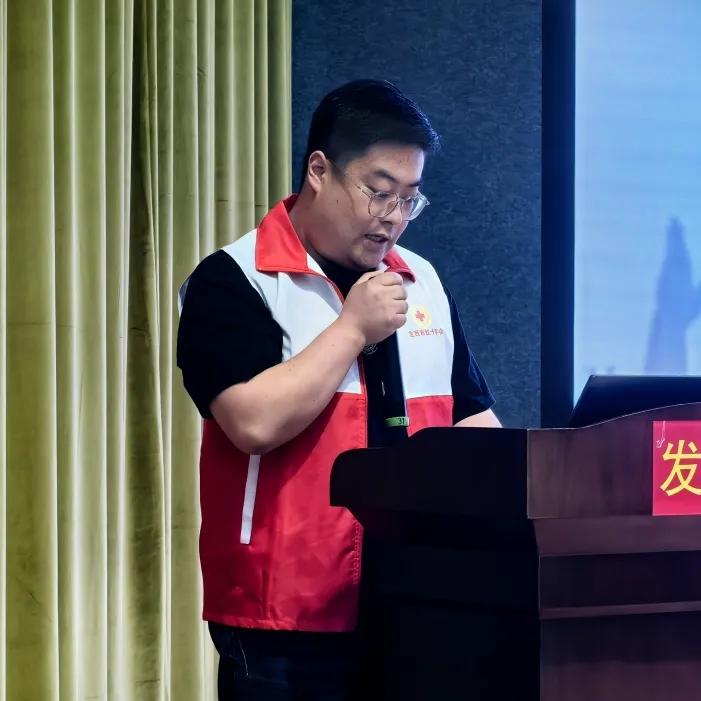 爱相髓_造血干细胞捐献者代表杨兴江.jpg