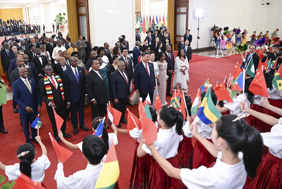 35.4.9月4日晚，国家主席习近平和夫人彭丽媛在北京人民大会堂举行宴会.jpeg
