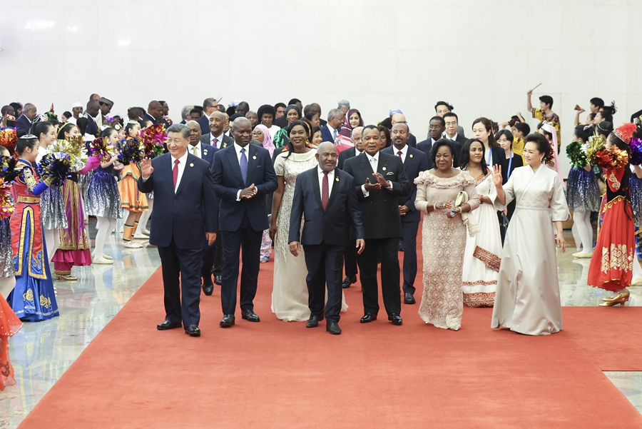35.5.9月4日晚，国家主席习近平和夫人彭丽媛在北京人民大会堂举行宴会.jpeg