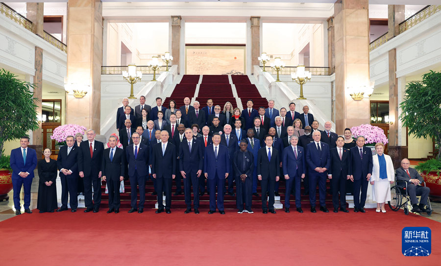 54.2.习近平会见出席中国国际友好大会.jpg 54.2.习近平会见出席中国国际友好大会.jpg