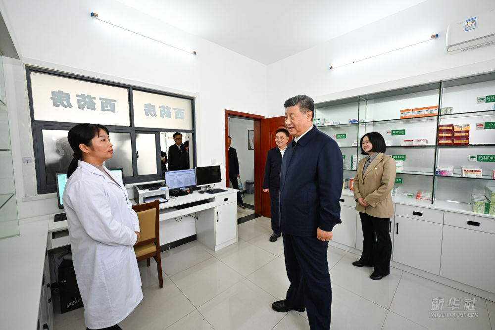 65.9.习近平在湖北考察调研.jpeg