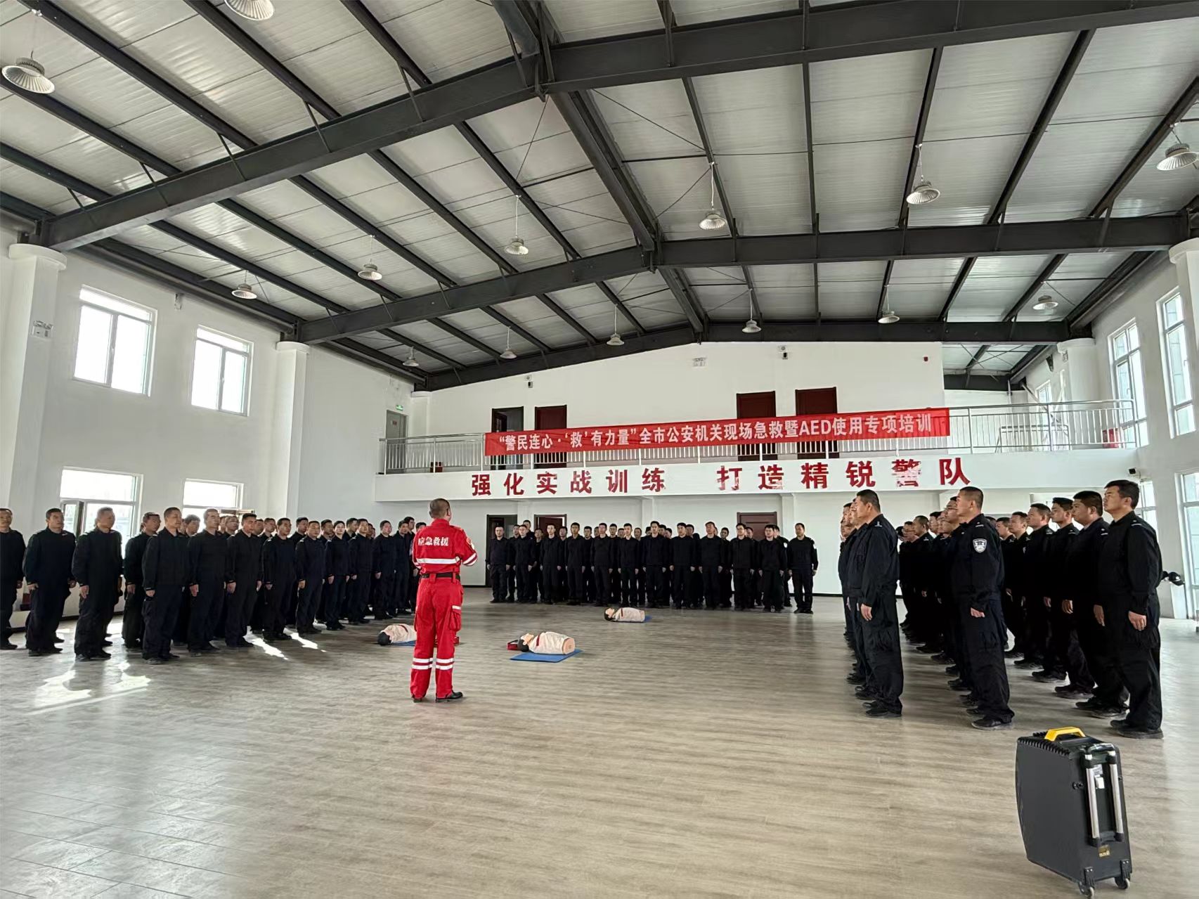 武威市红十字应急救援队开展全市公安机关现场急救暨AED使用专项培训——照片1.jpg