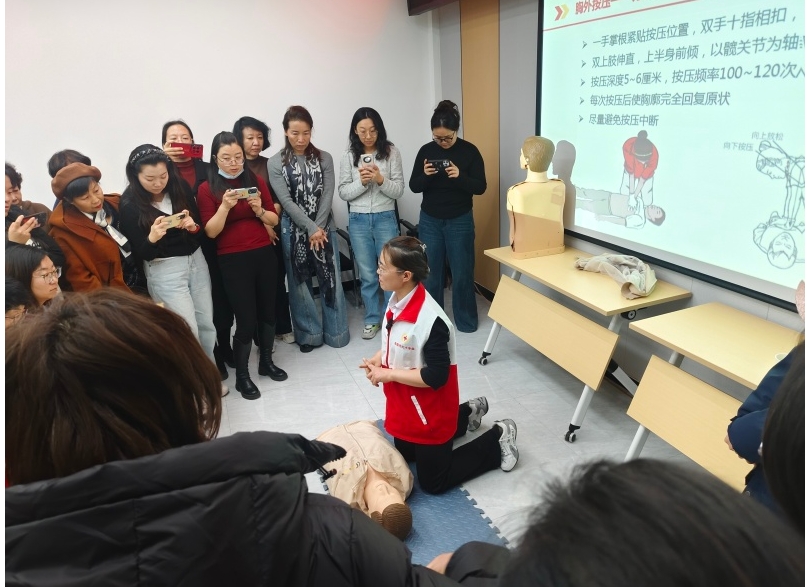 2025.02.21金昌市红十字会首期普及性应急救护知识培训走进社区“巾帼夜校”课堂.png