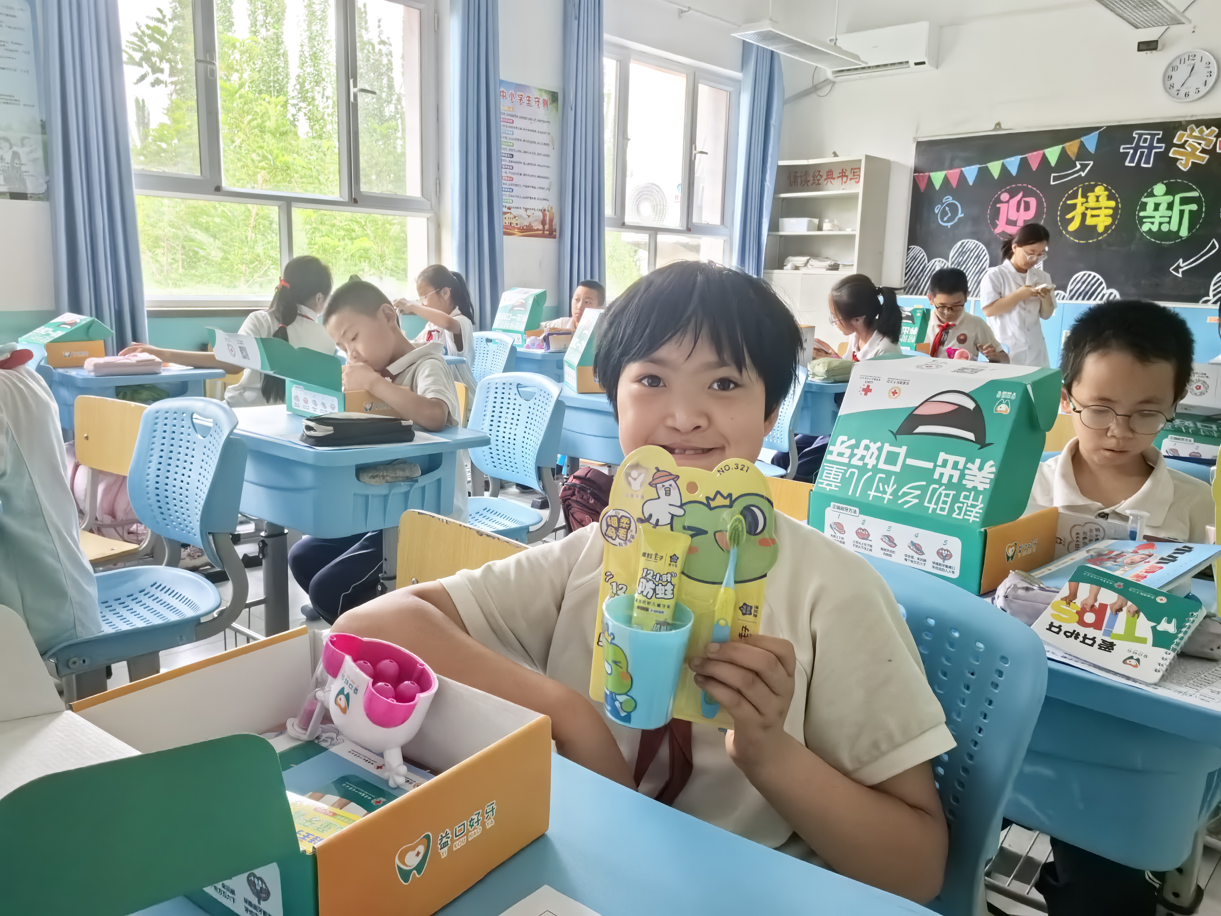 孩子收到爱牙包展示.jpg 孩子收到爱牙包展示.jpg